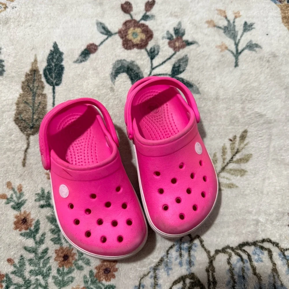 CROCS toddler Water Shoes - Bright Pink size 6-7